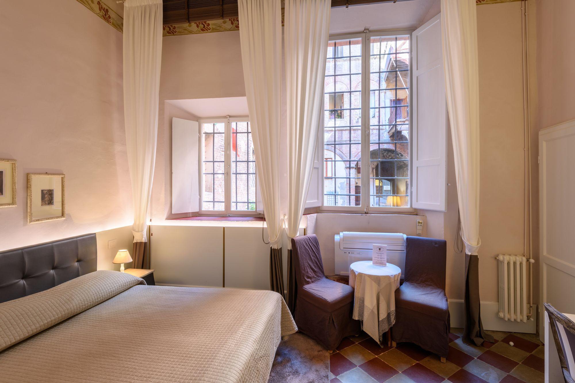 La Terrazza Sul Campo-Rooms Only Siena Bagian luar foto